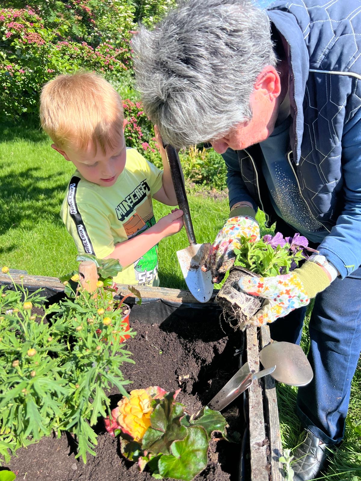 🌸 Full Moons Join Dyce Gardening Club to Grow & Give Back! 🌱